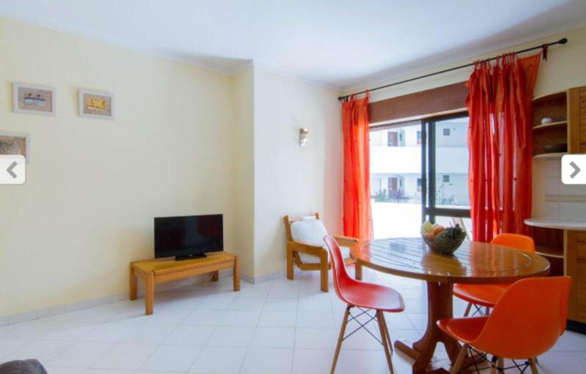 3 min walking to Peneco Beach Albufeira , Apart + pool + wifi view 5