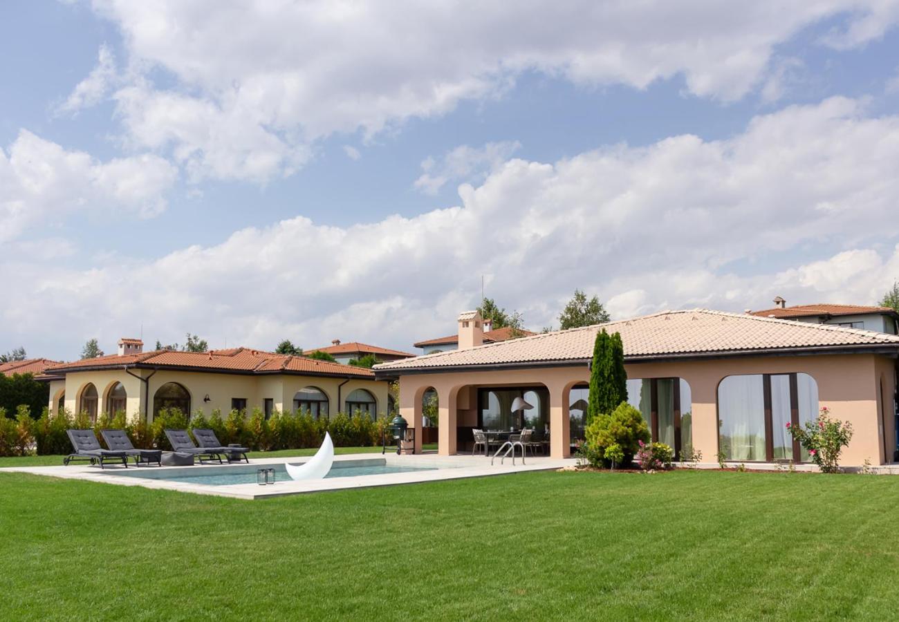Luxury 4-bedroom Villa in Black Sea Rama Resort by Flat Mаnager view 4