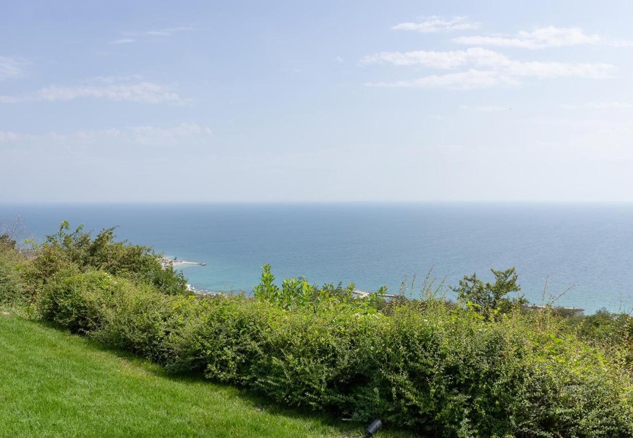 Luxury 4-bedroom Villa in Black Sea Rama Resort by Flat Mаnager view 3