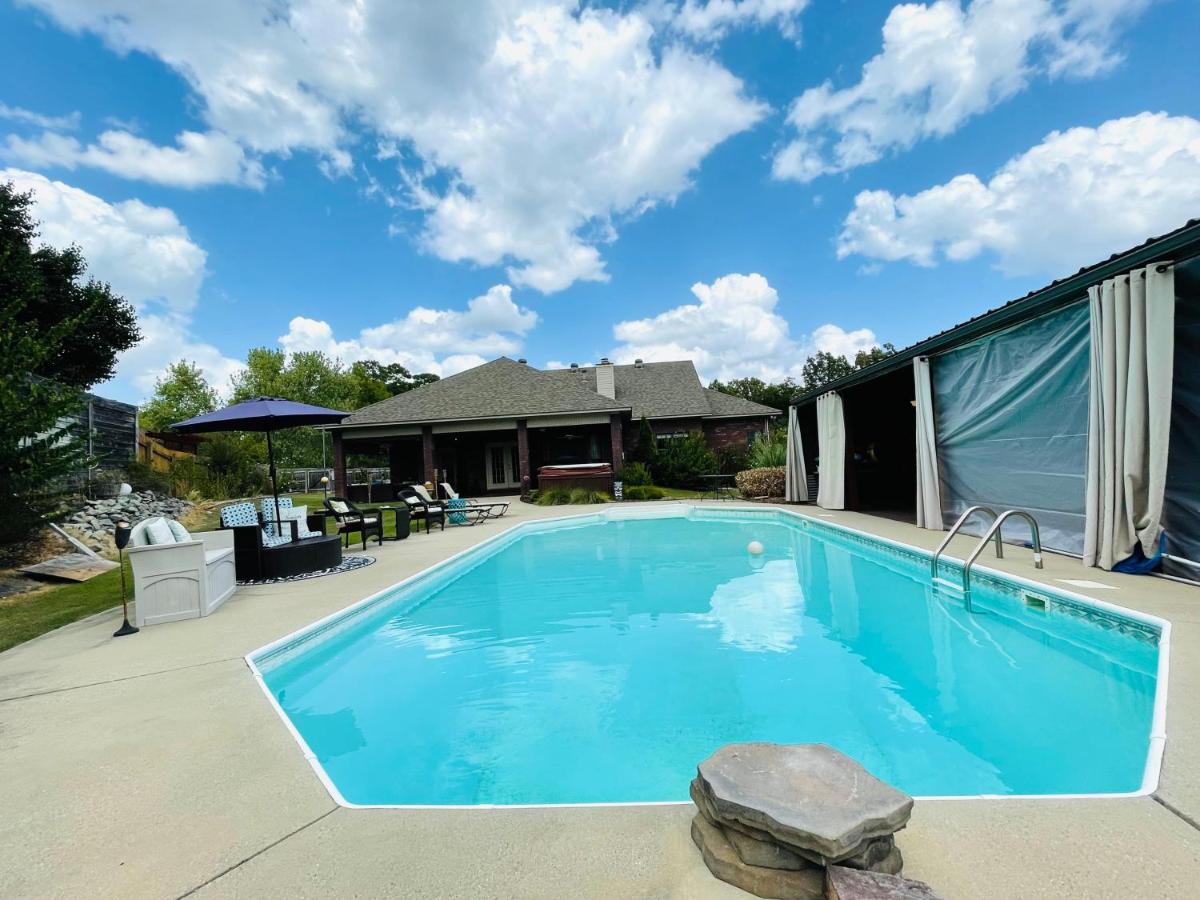 Lake Hamilton Pool House with Cabana and NEW hot tub!