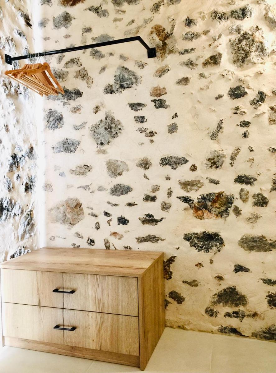 Hotel Mirthia Apartments - Image 1