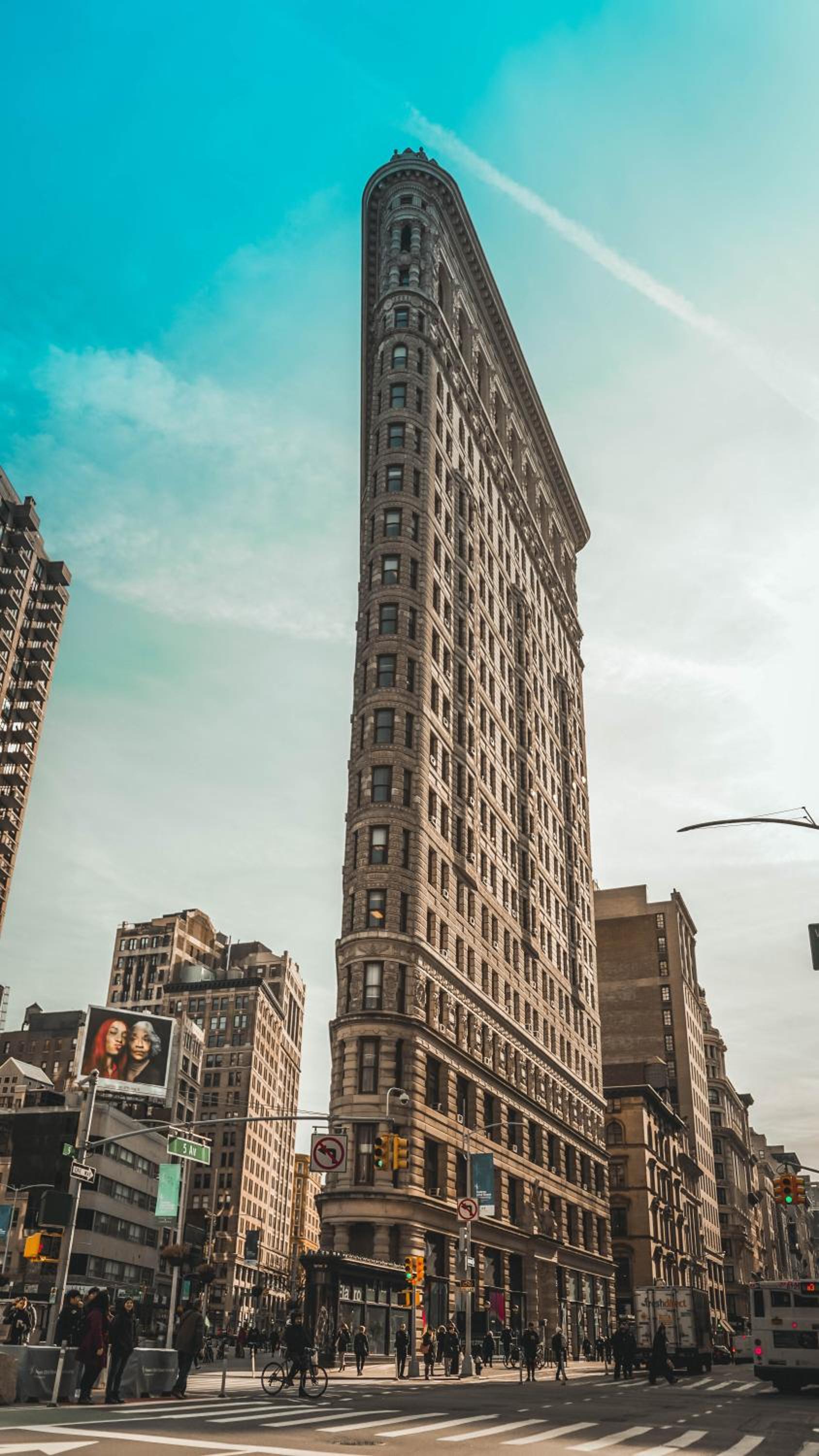 Hotel and the City, Empire State Building