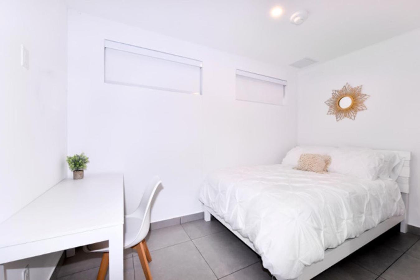 Stylish luxury condo, central location, ocean view, pool, gym