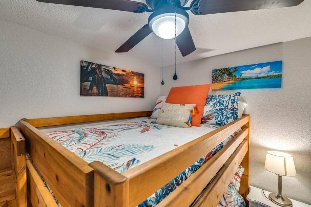 Cortez Gardens Cottage 15, Renovated and close to Beach, 3-Bed, 2-Bath 10 People view 4