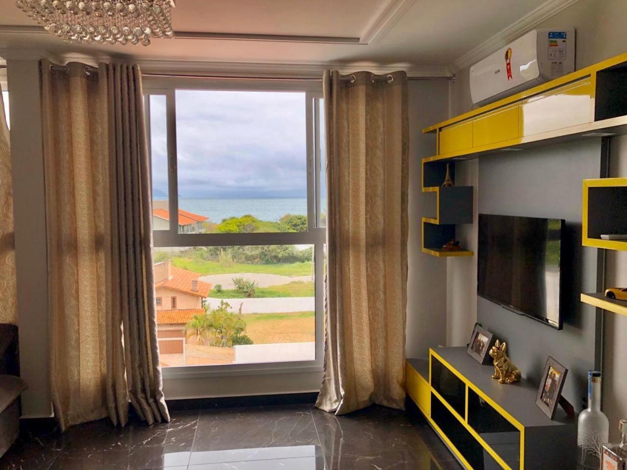Seu refúgio paradisíaco a apenas 330 metros do mar TUB