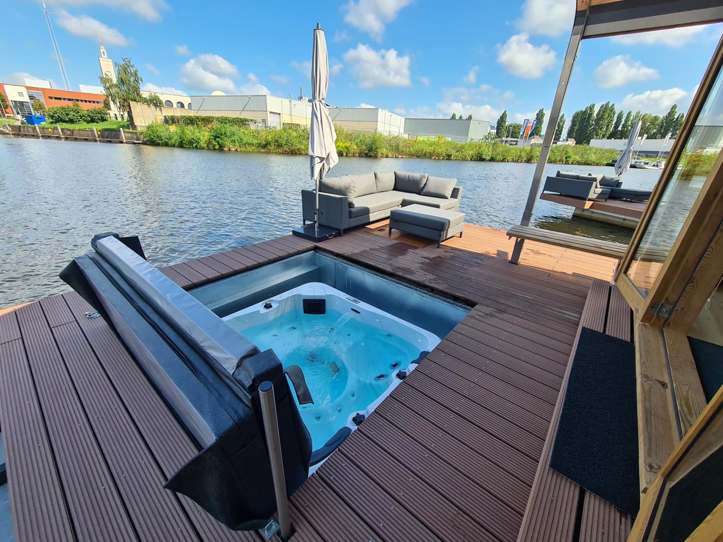 Wikkelboats at Tramkade Den Bosch view 3