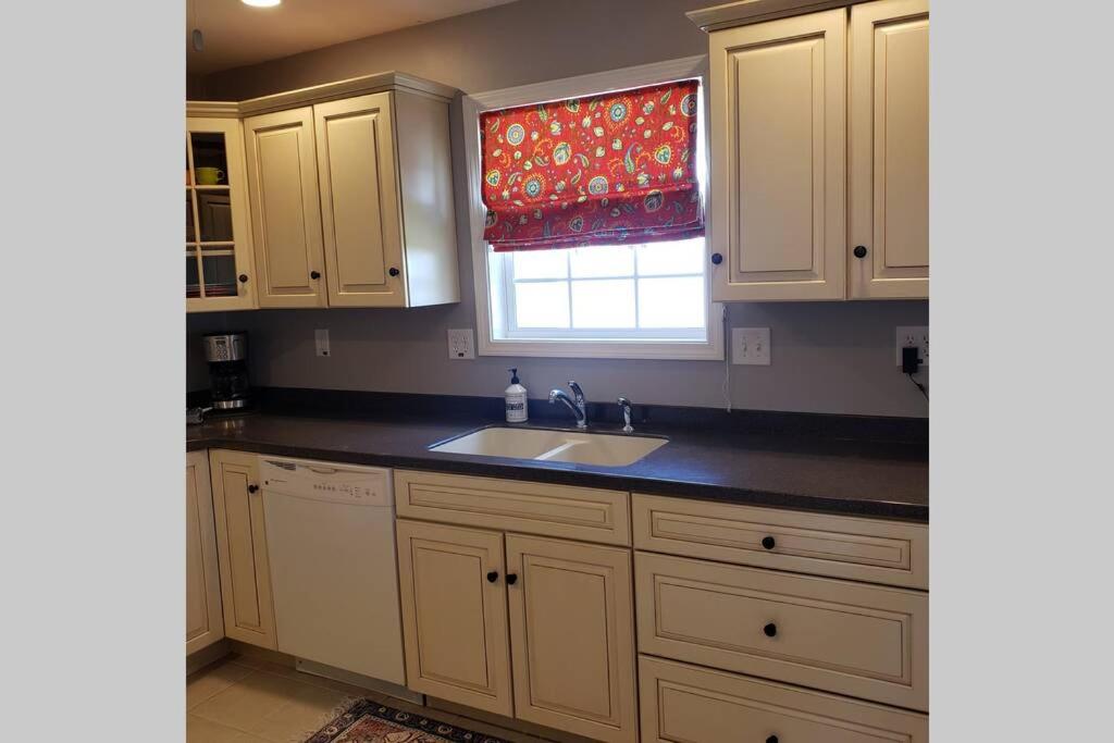 South Hills Charmer view 4