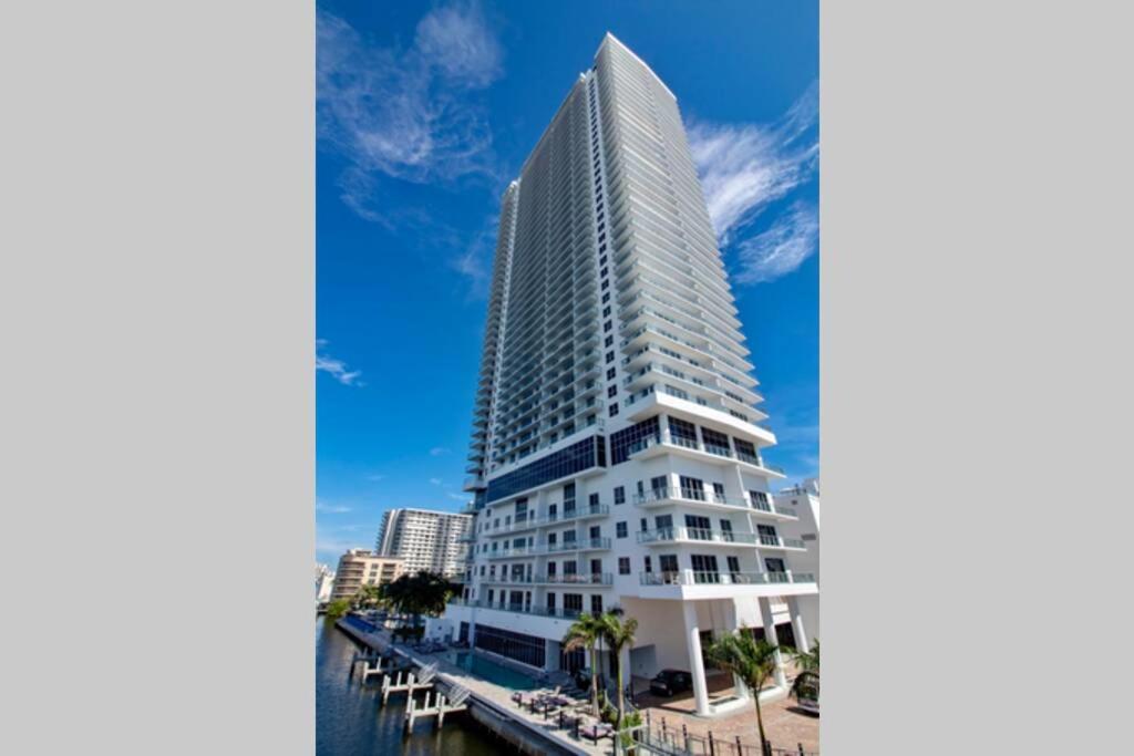 Luxury Two Bed Two Bath Beach Resort Condo 35 USD resort fee per day view 3