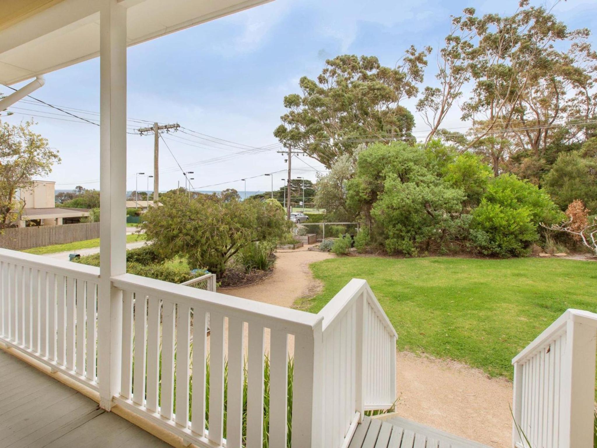 BEACHSIDE GETAWAY DROMANA