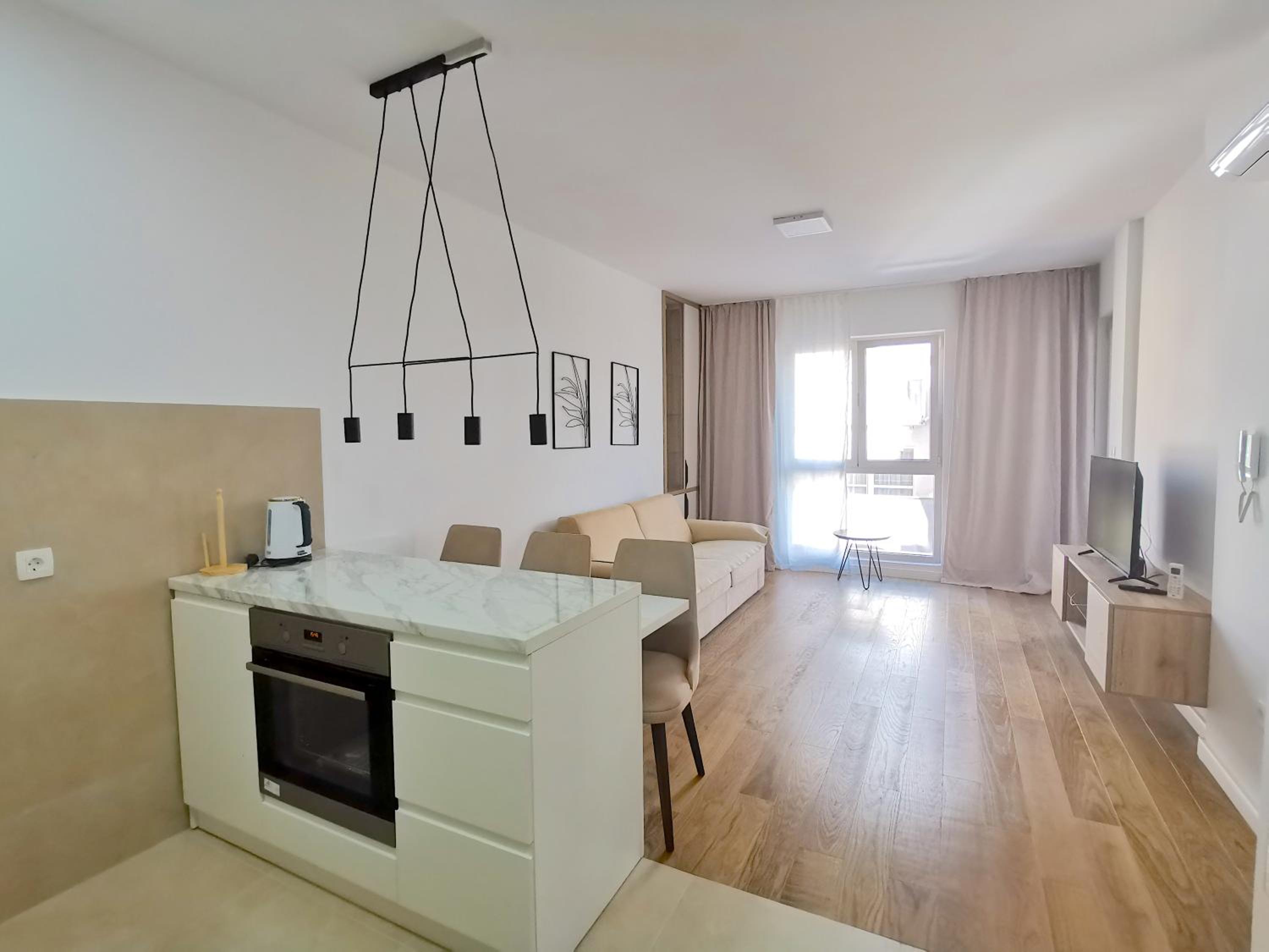 Apartments LORA Zmajeva, 7
