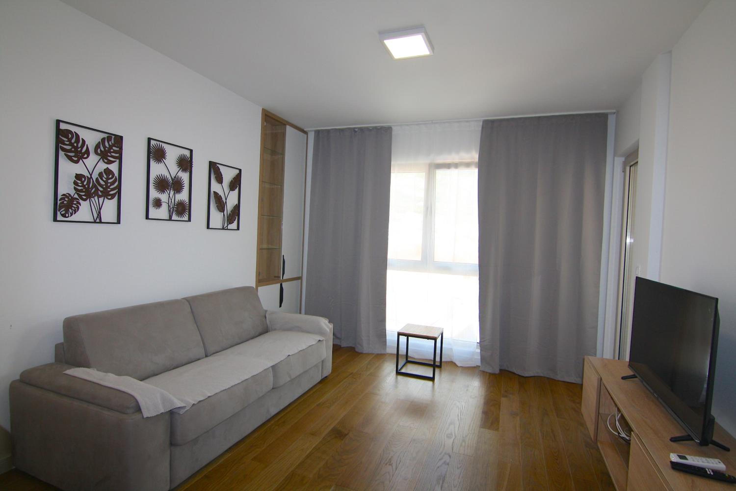 Apartments LORA Zmajeva, 7