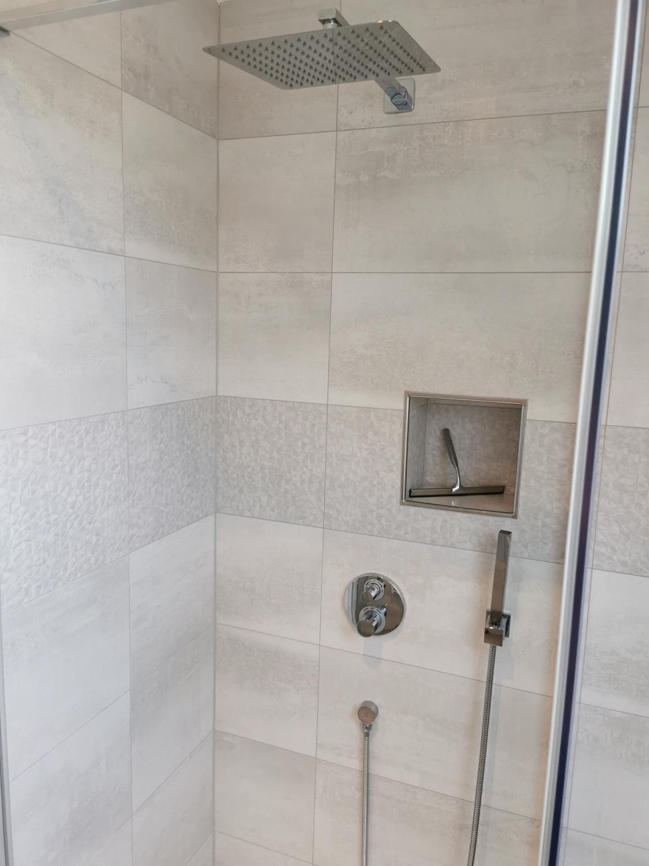 Moderne Wohnung mit Privatpool en Büsum — bathroom