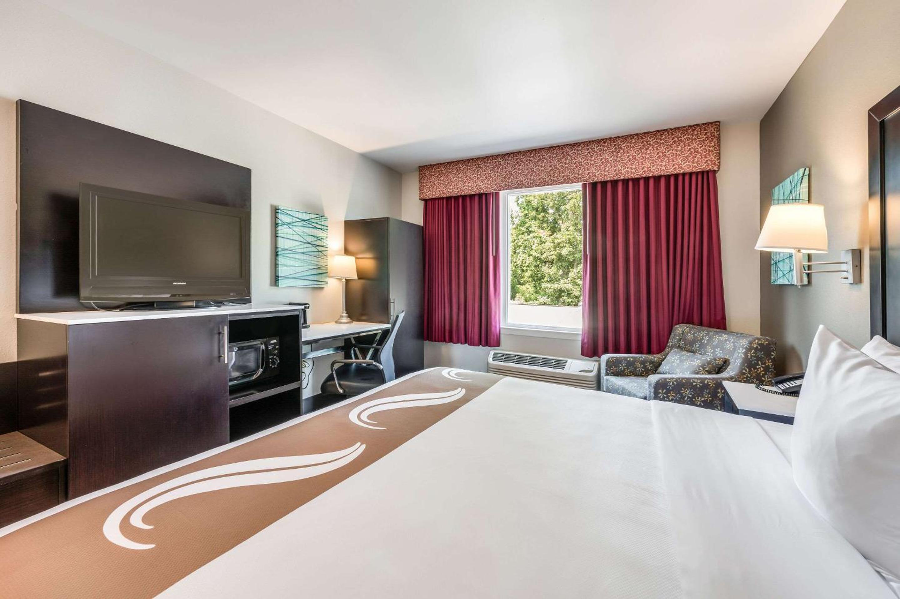 Poughkeepsie Vacations - Quality Inn Poughkeepsie - Property Image 42