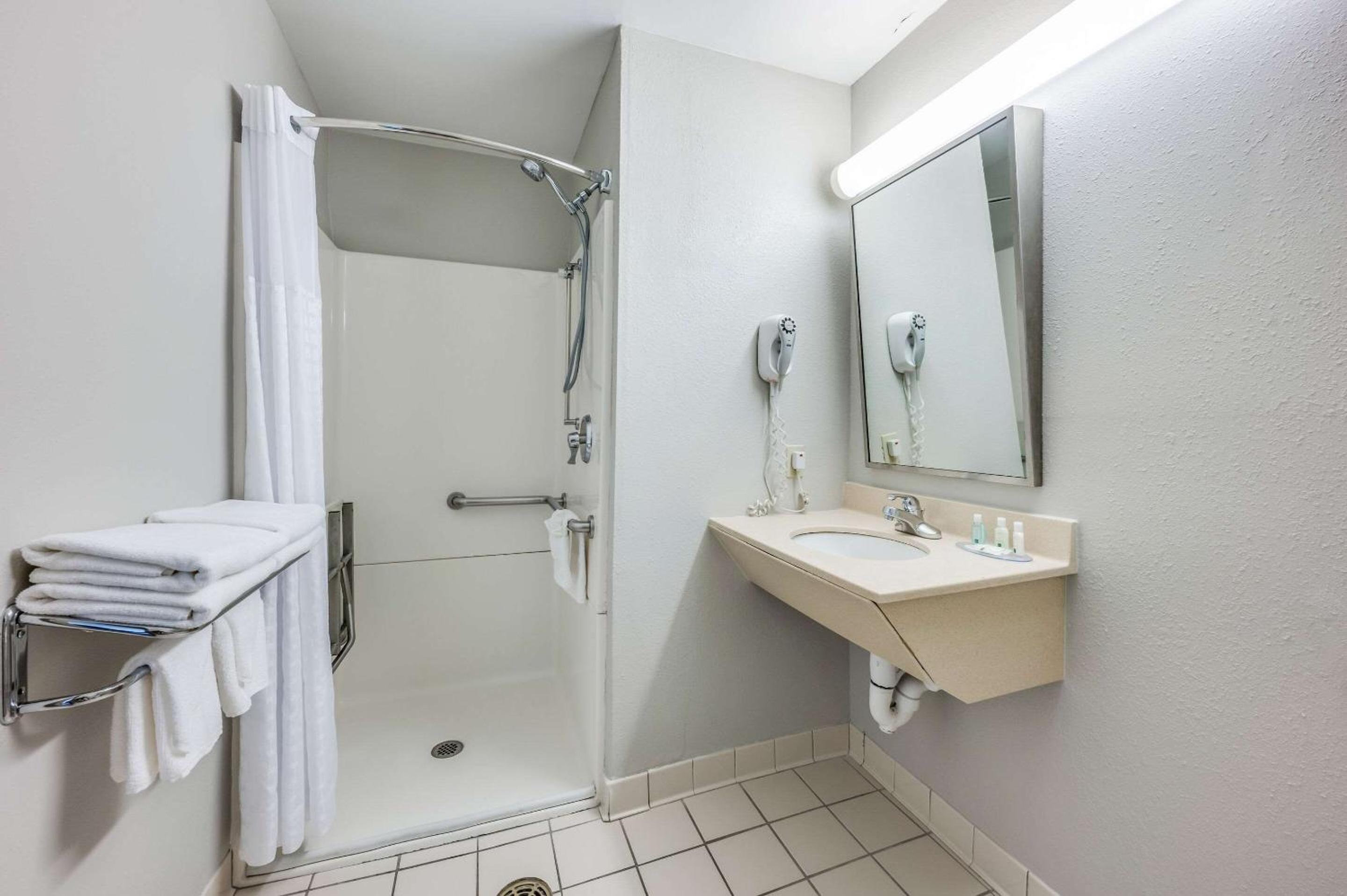 Poughkeepsie Vacations - Quality Inn Poughkeepsie - Property Image 33