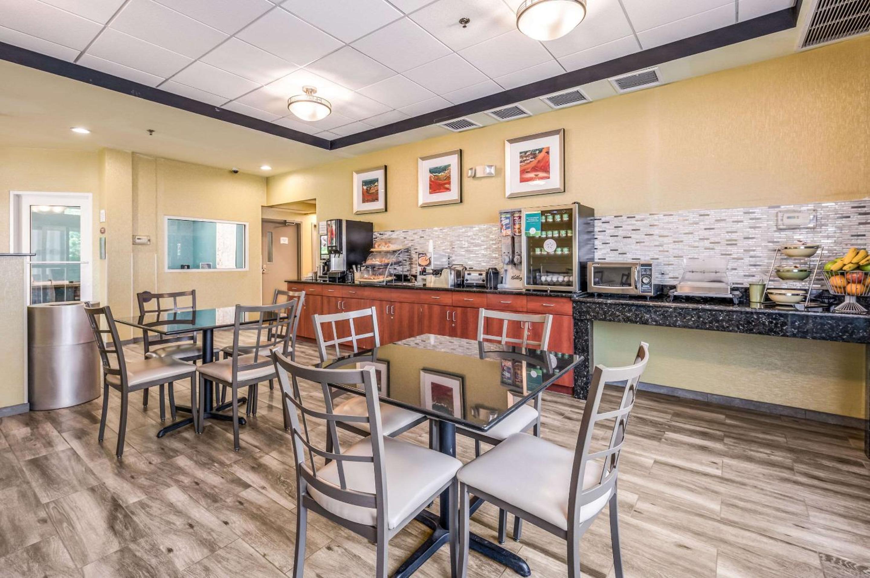 Poughkeepsie Vacations - Quality Inn Poughkeepsie - Property Image 3