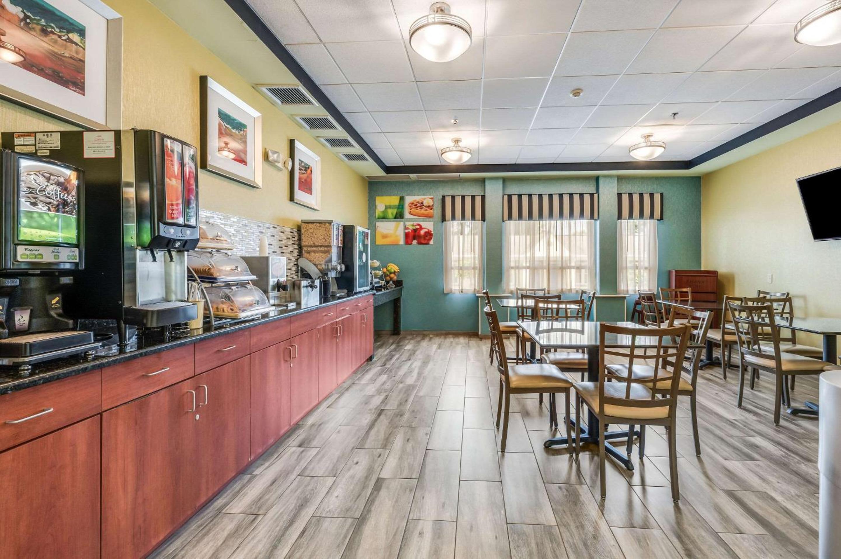 Poughkeepsie Vacations - Quality Inn Poughkeepsie - Property Image 56