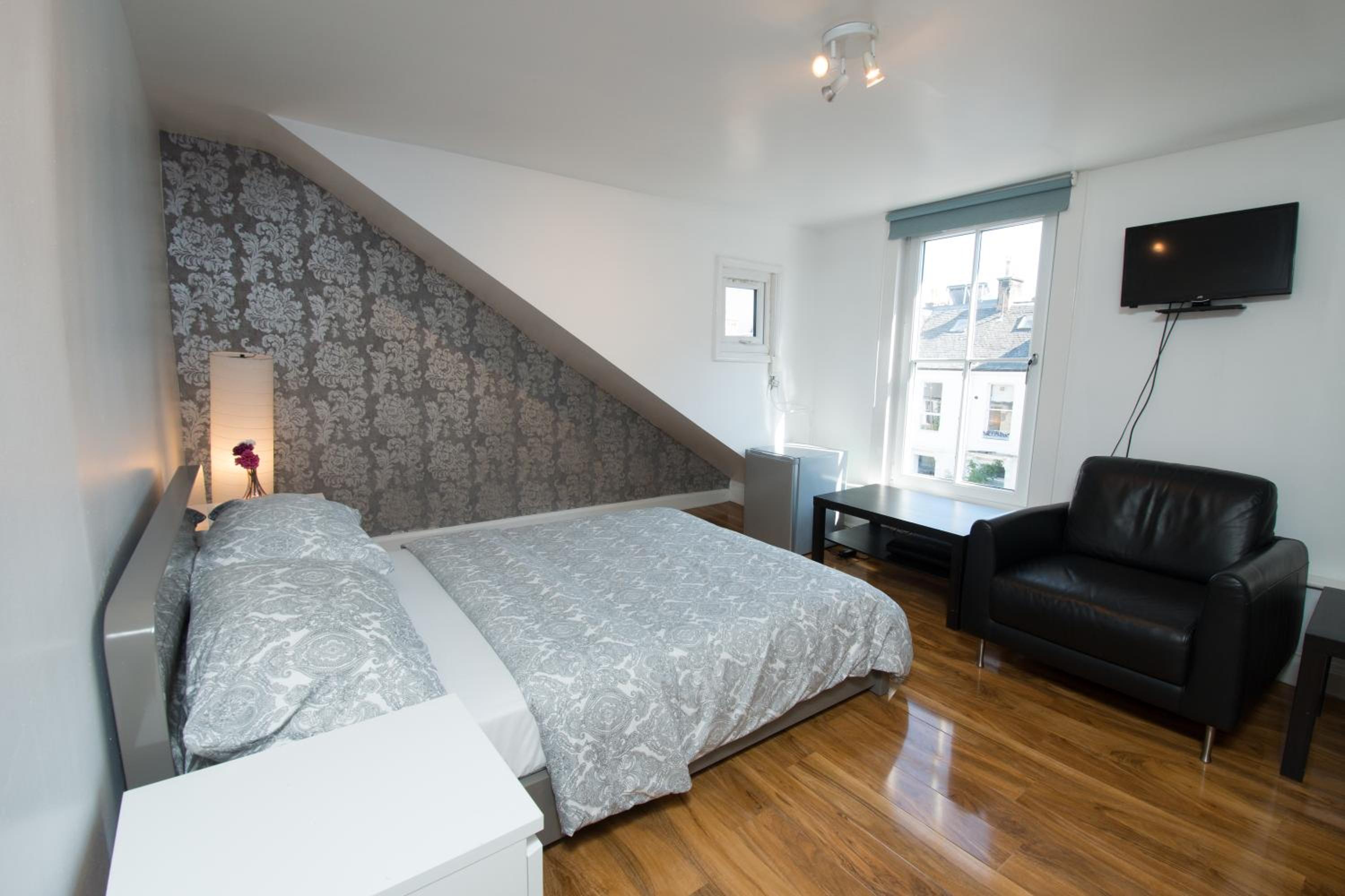 7 Bedroom Townhouse
