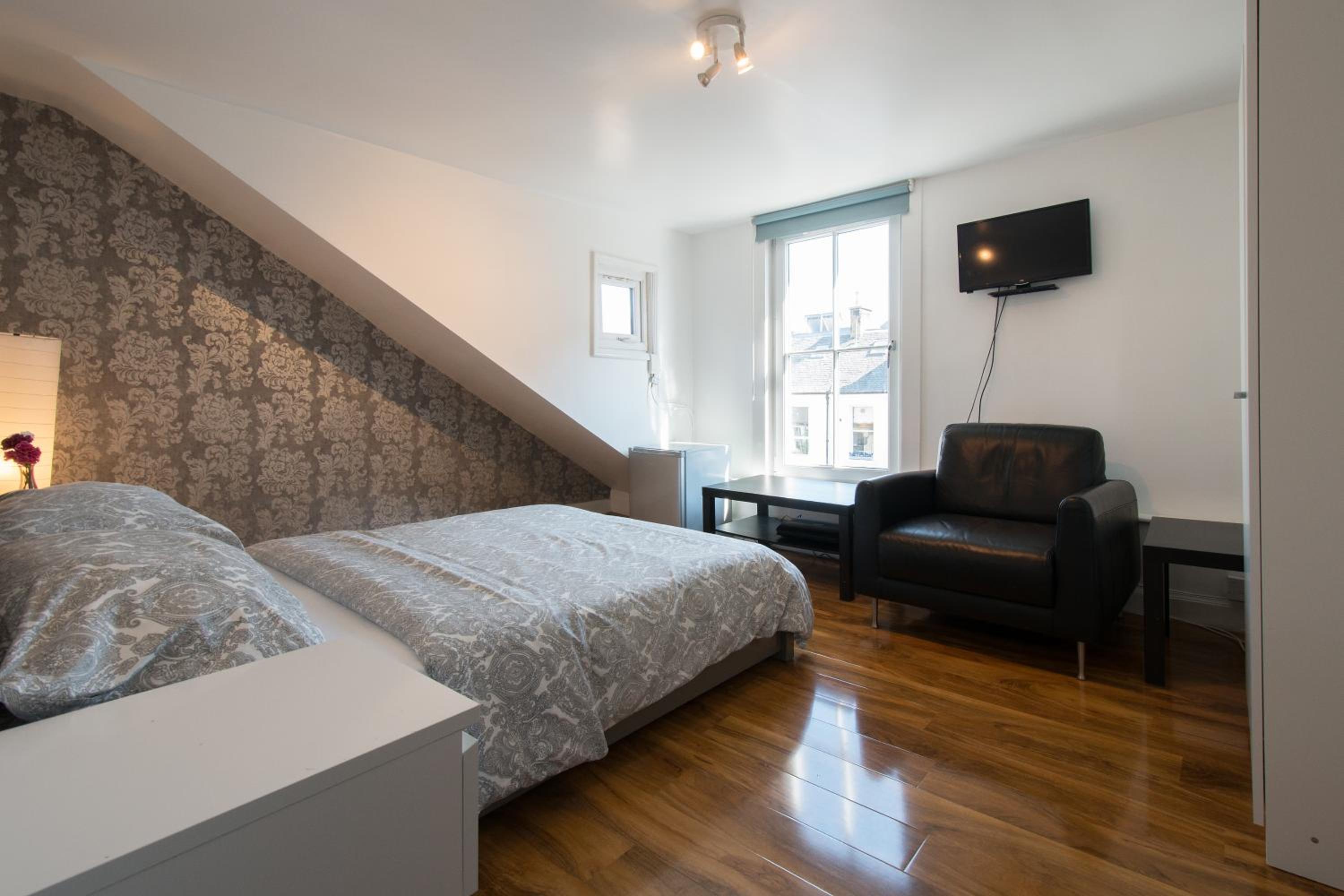 7 Bedroom Townhouse