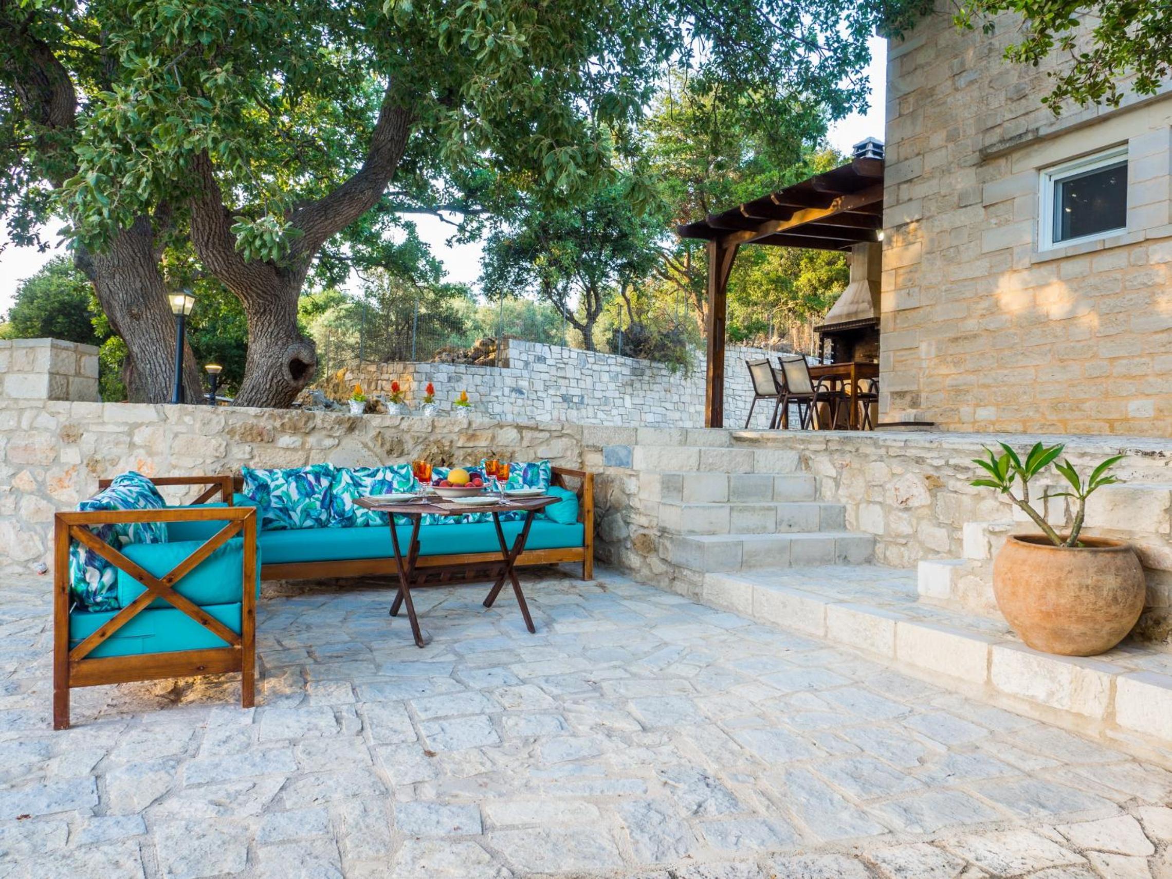 Stone Built Private villa Limeri with pool, BBQ & Shaded Patio