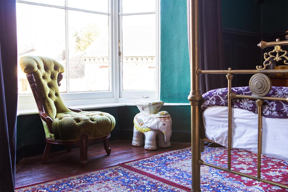 Bear House B&B, Ensuite room above the Brachio Cafe, Colyton