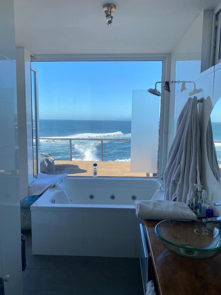 Increíble casa primera línea frente a ola Infiernillo
