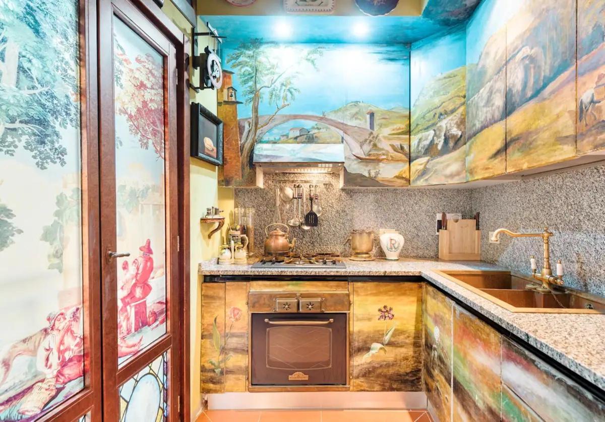 Renaissance Apartment in Historic Building with Duomo Views photo 4