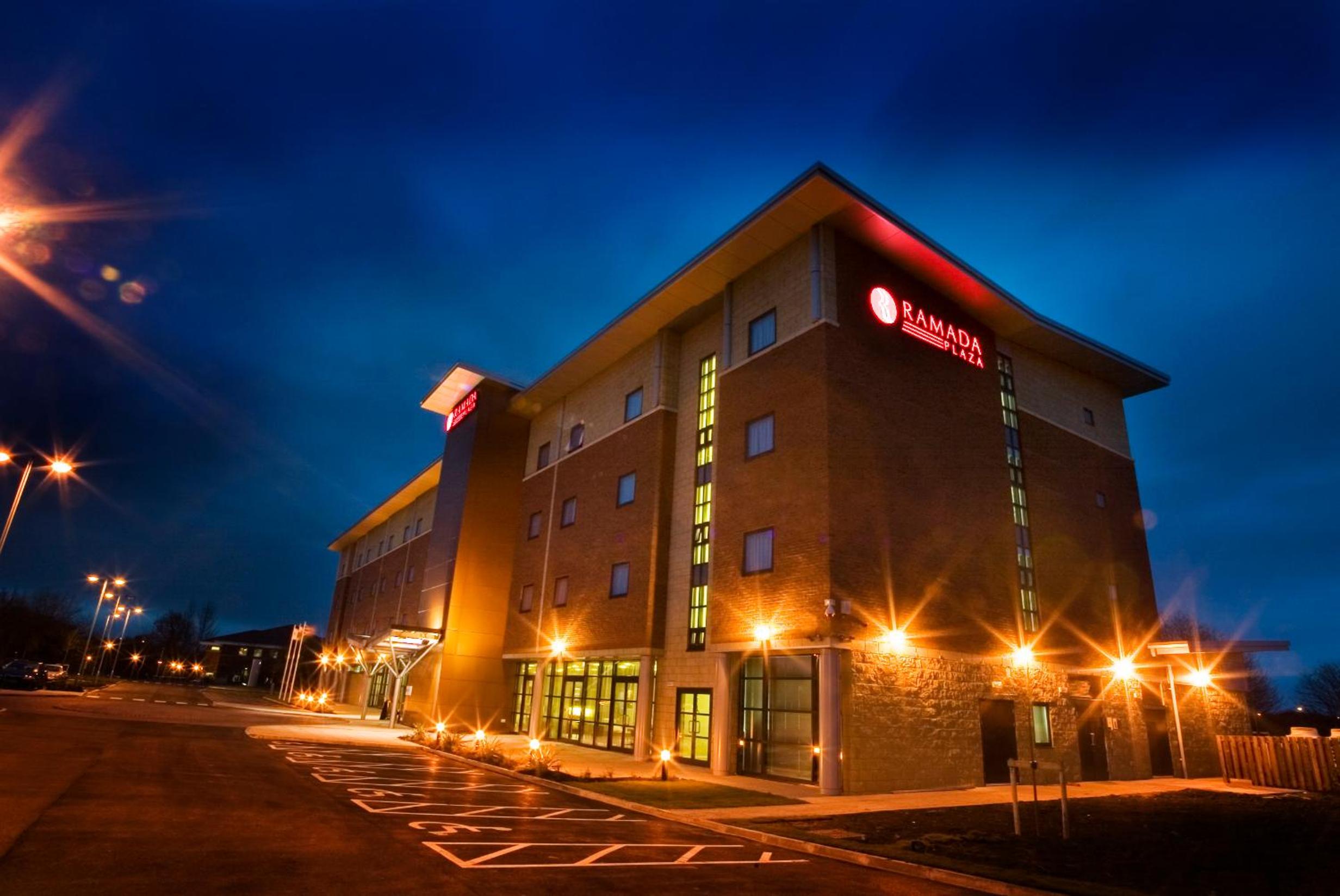 Hotel Ramada Plaza Wrexham - Image 1