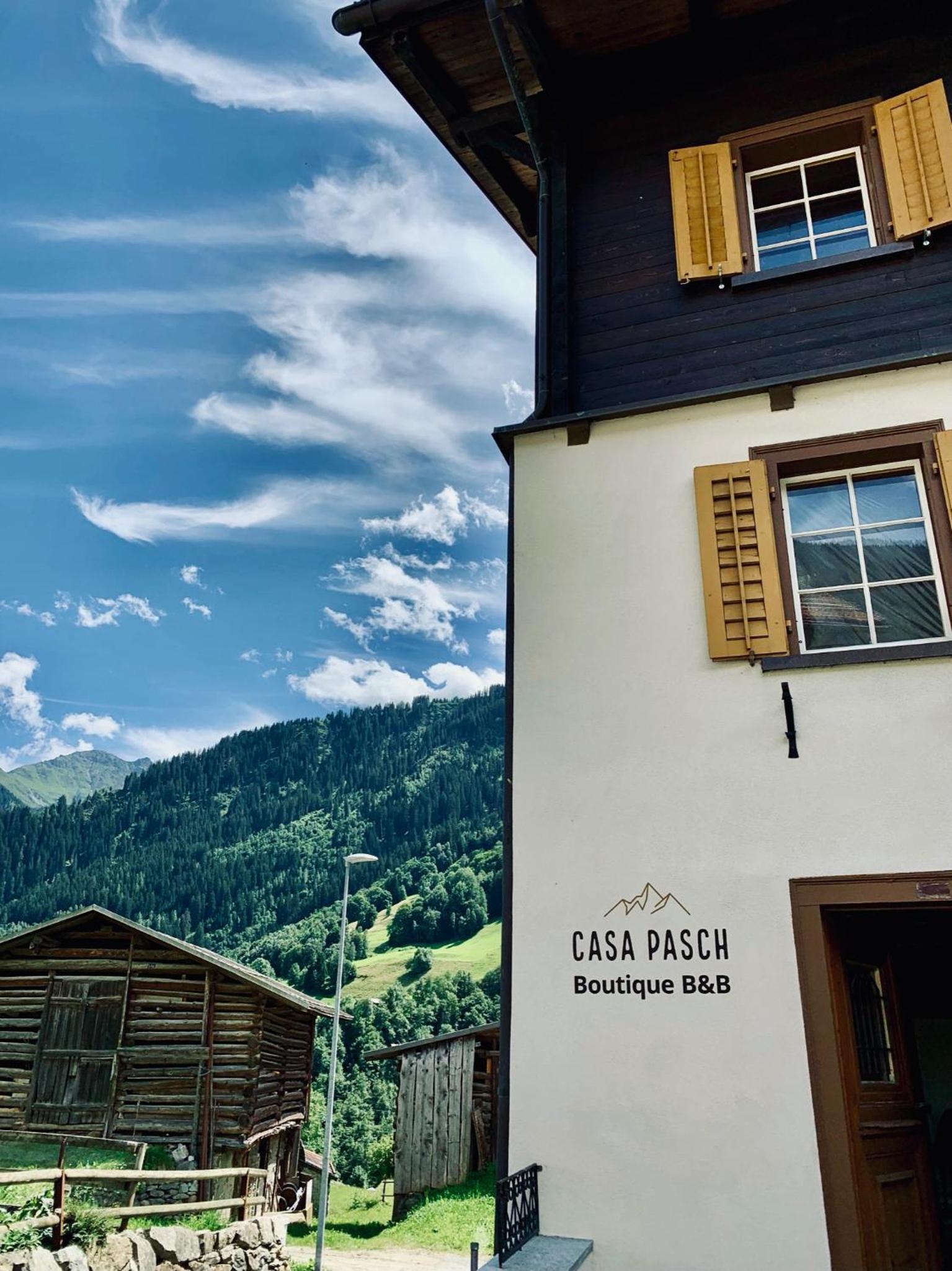 Casa Pasch - Boutique Bed and Breakfast in Cumpadials