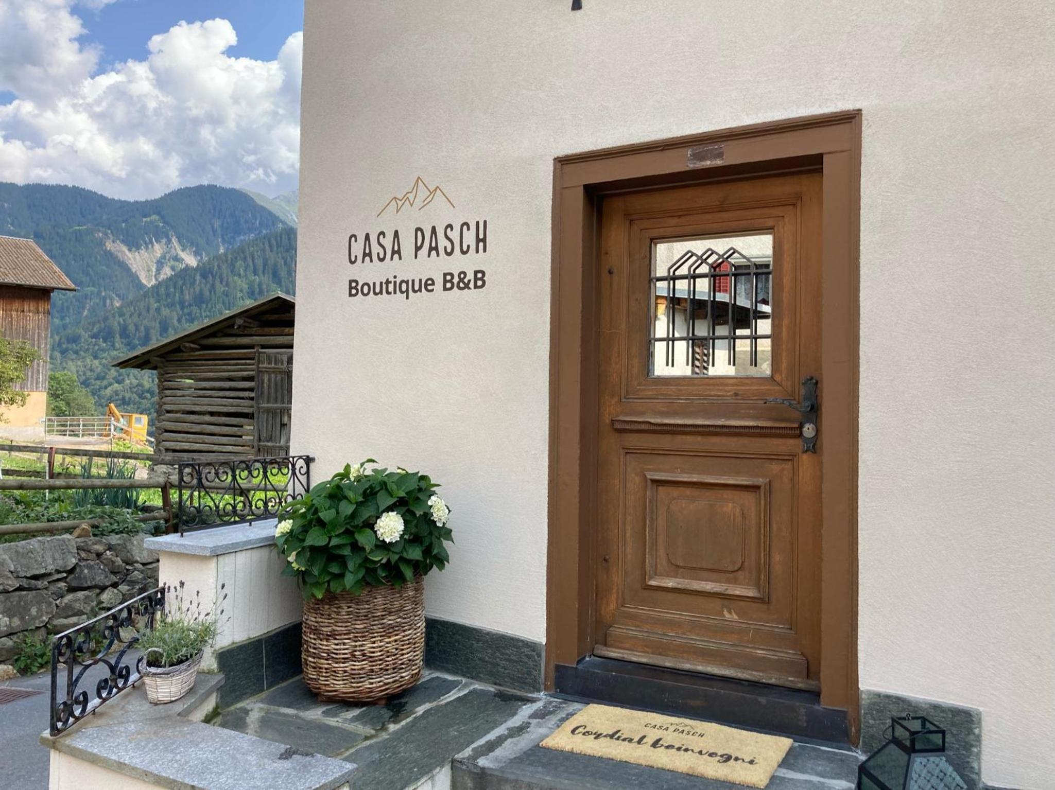 Casa Pasch - Boutique Bed and Breakfast in Cumpadials