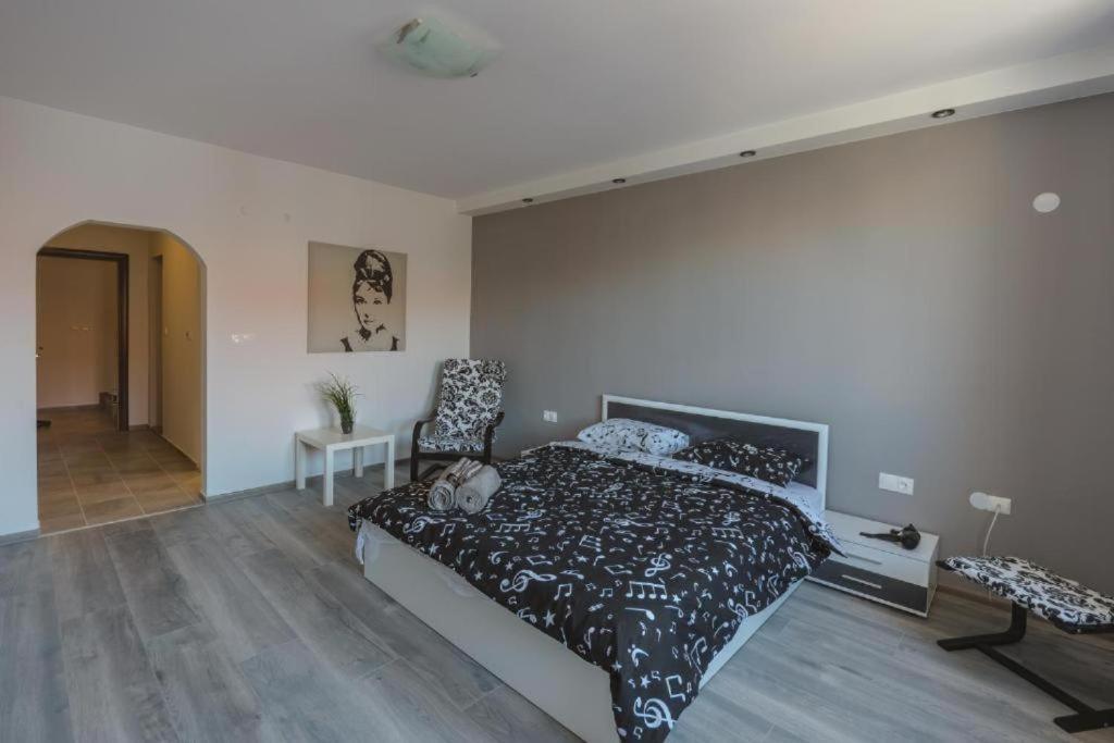 Victoria Hotel Rooms & Victoria Apartment Veliko Tarnovo