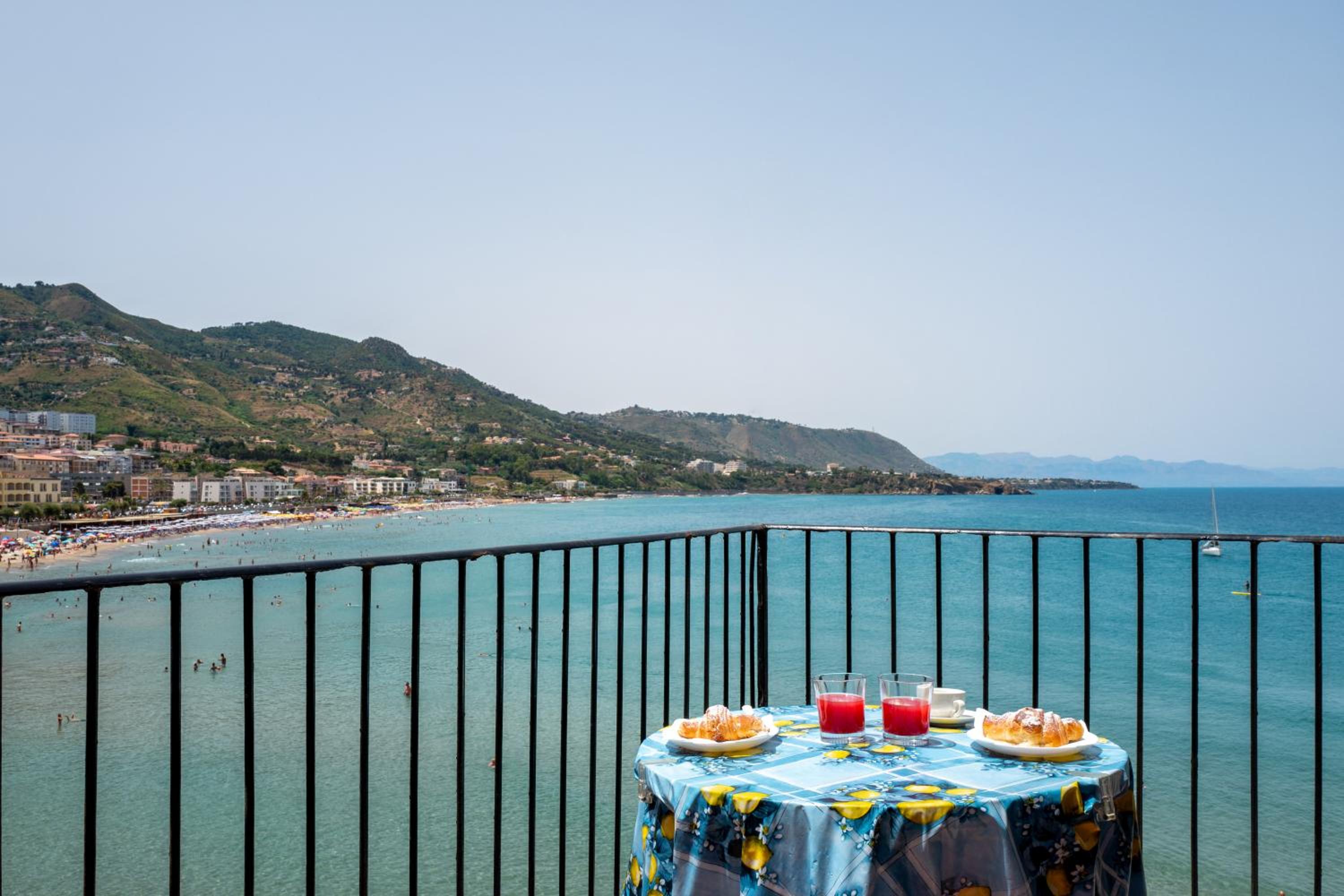 LavatoioFlats Casa sul mare e sul lavatoio medievale a Cefalù view 4