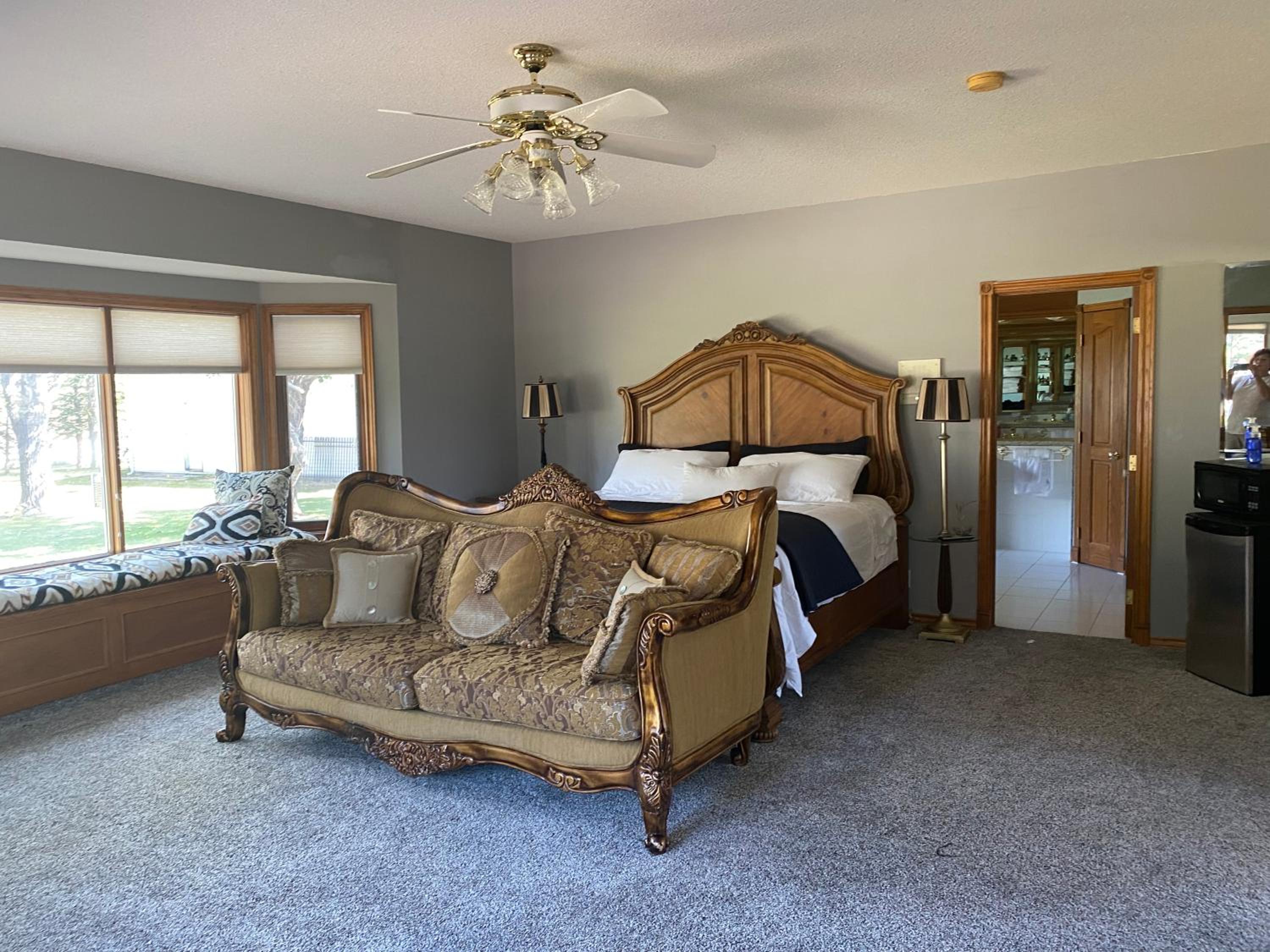 Rolling Hills Country Resort Bed and Breakfast