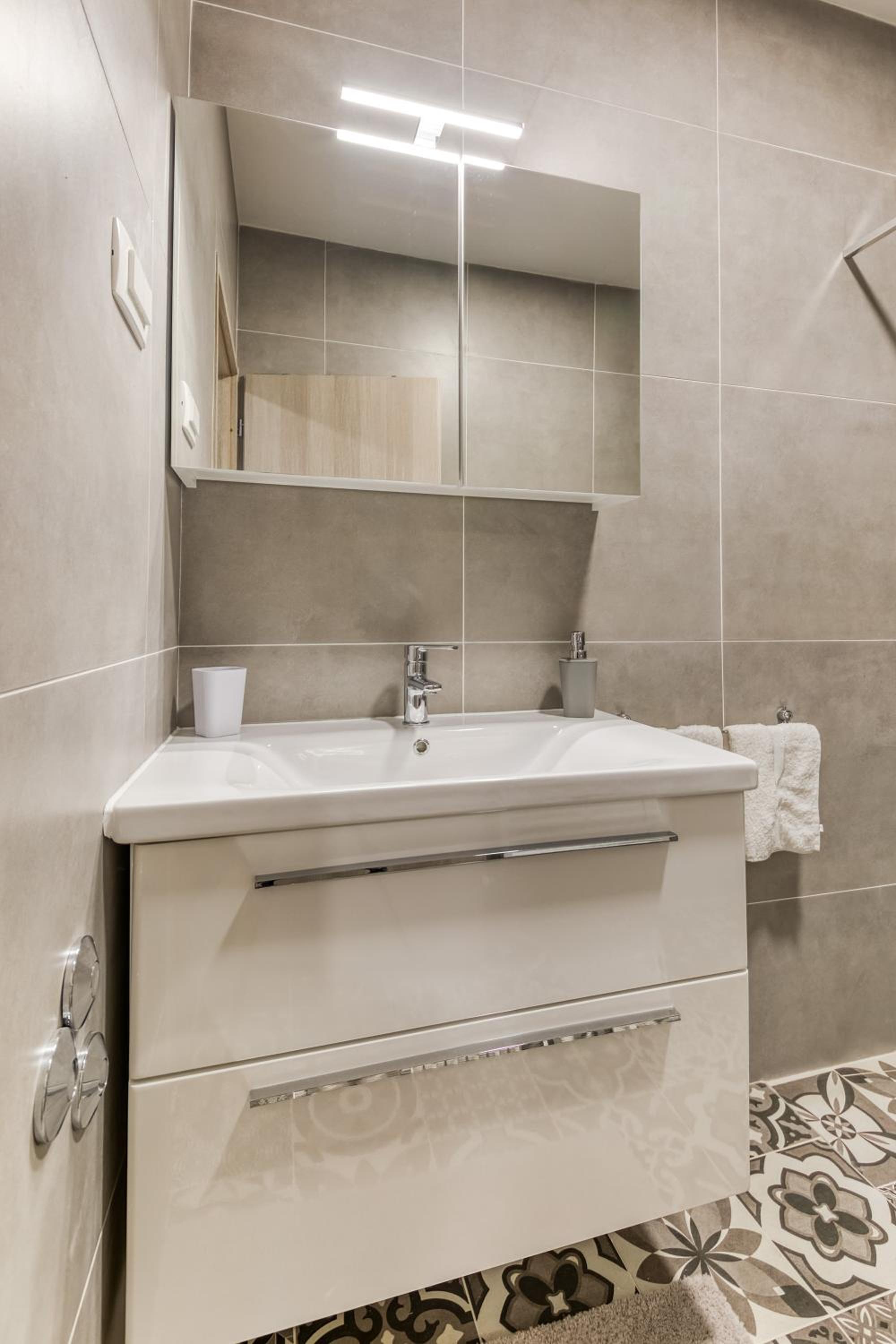 Apartmani Leptir view 3