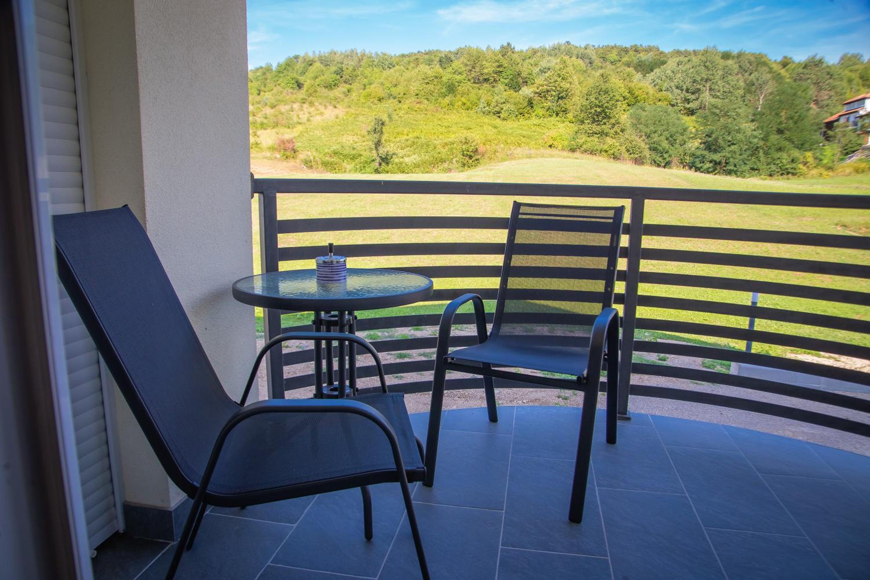 Apartmani Leptir view 2