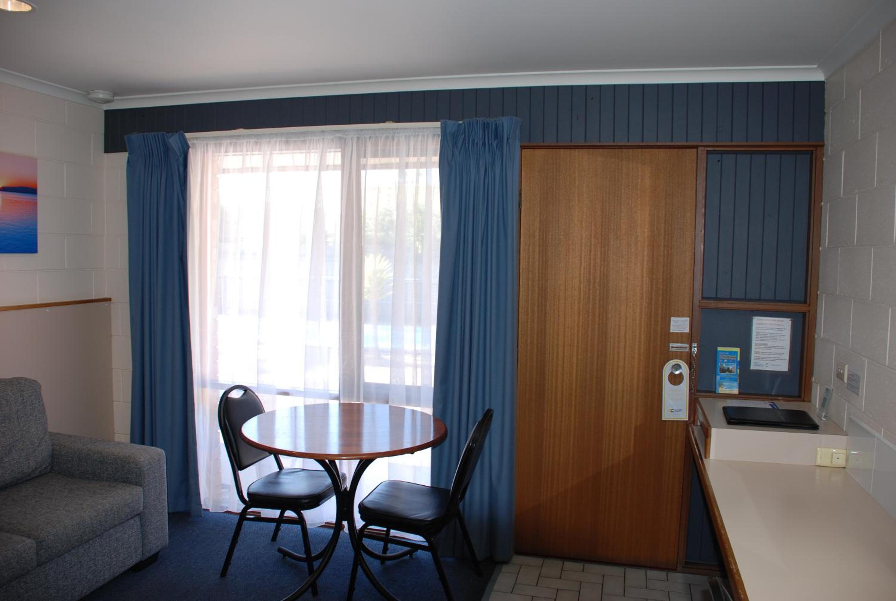 Cunningham Shore Motel