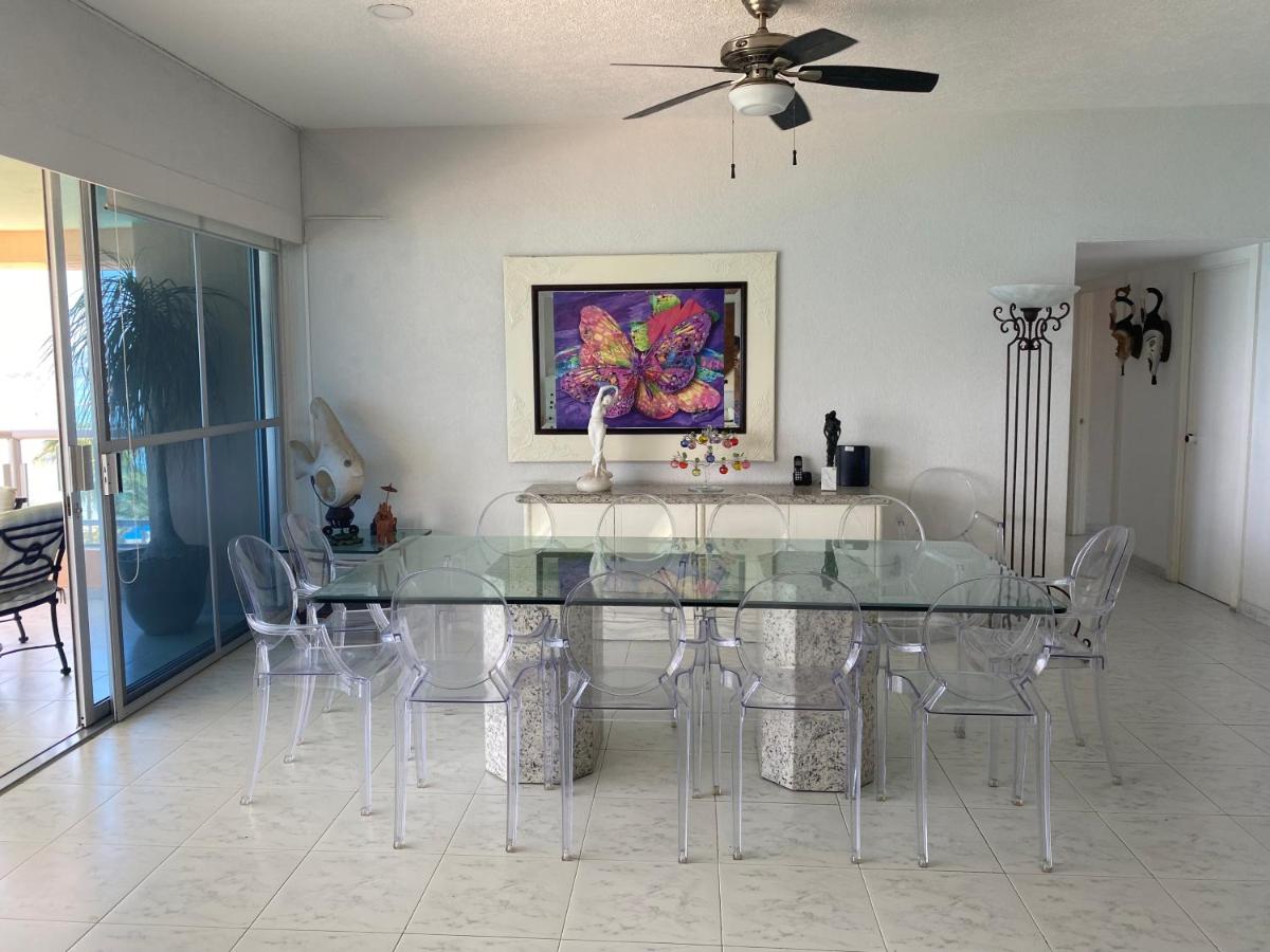 Comfortable Beachfront apartment in Acapulco view 5