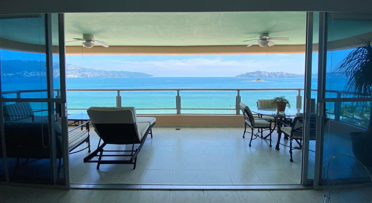 Comfortable Beachfront apartment in Acapulco view 3