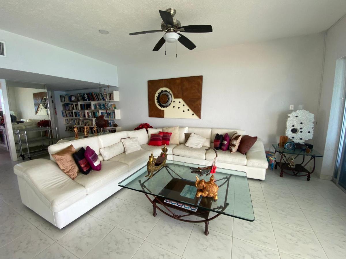 Comfortable Beachfront apartment in Acapulco view 4