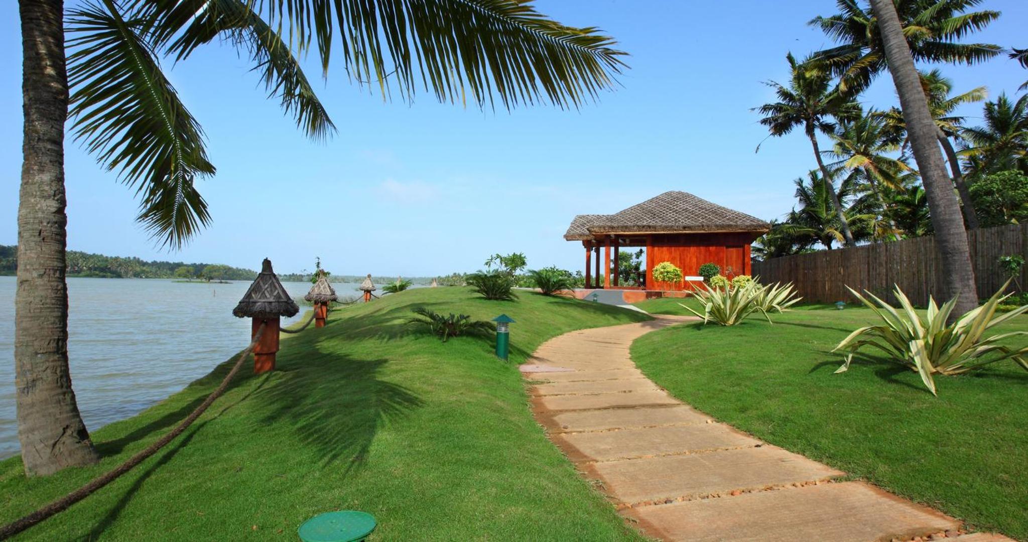 Fragrant Nature Backwater Resort & Ayurveda Spa Kollam view 3