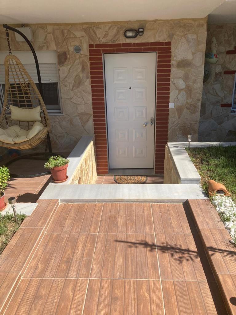 petra-elia photo 3