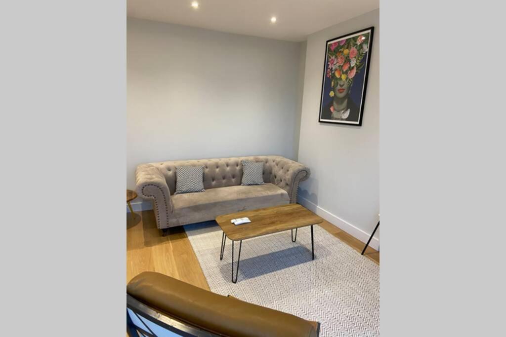 Spacious 1 bedroom apartment with sea views view 5