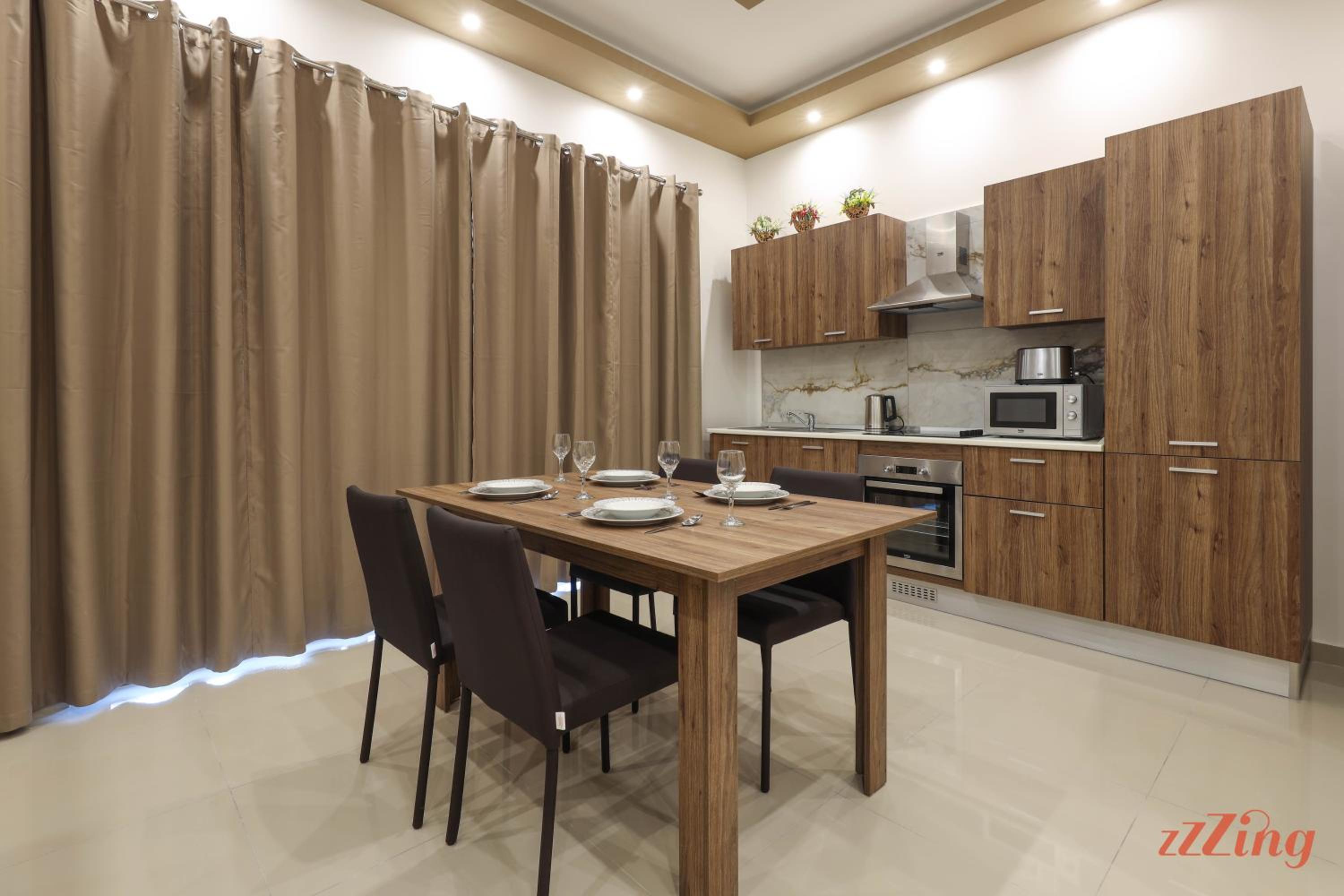 Elegant Seafront Duplex with Stunning Panoramic Views view 5