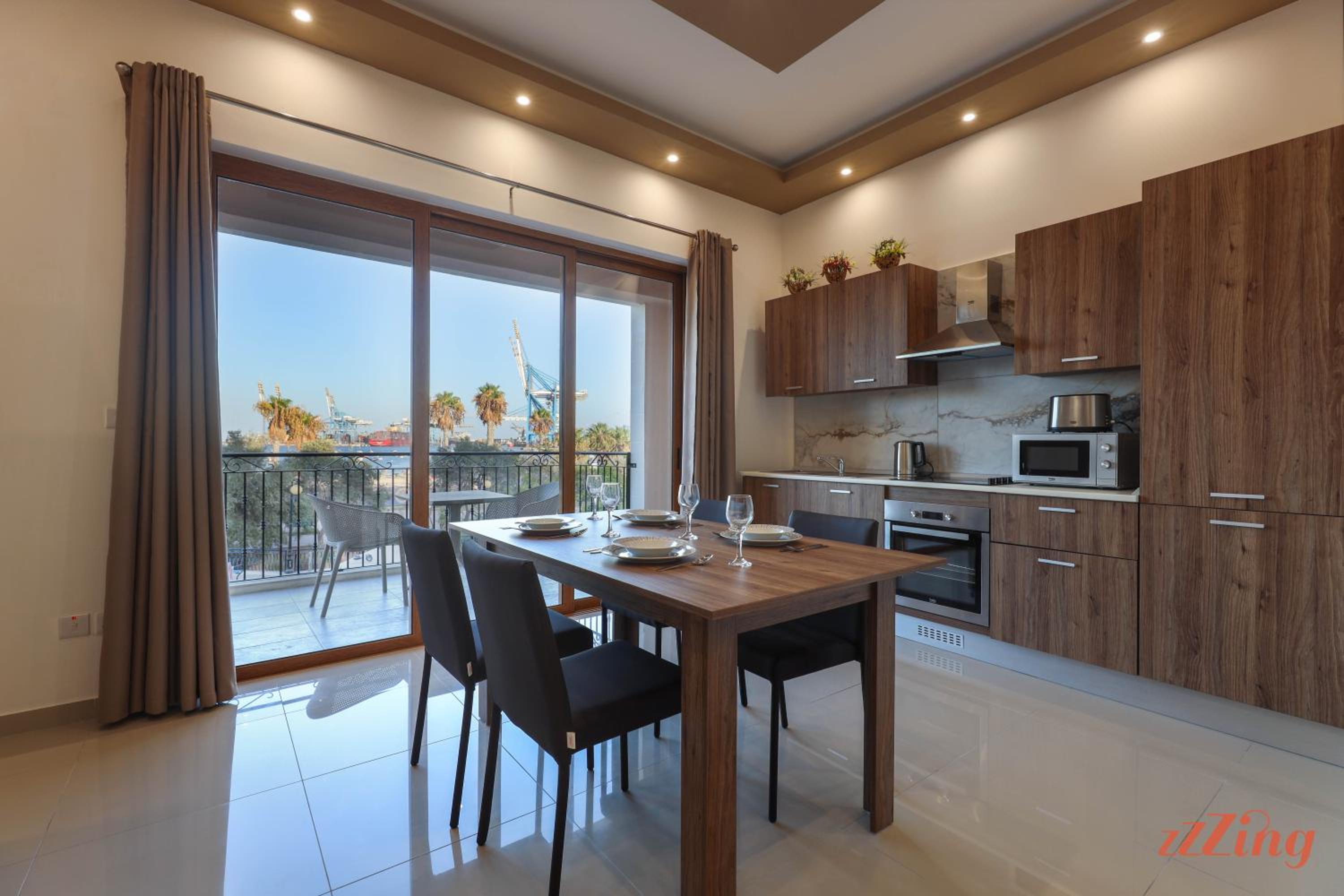 Elegant Seafront Duplex with Stunning Panoramic Views view 3