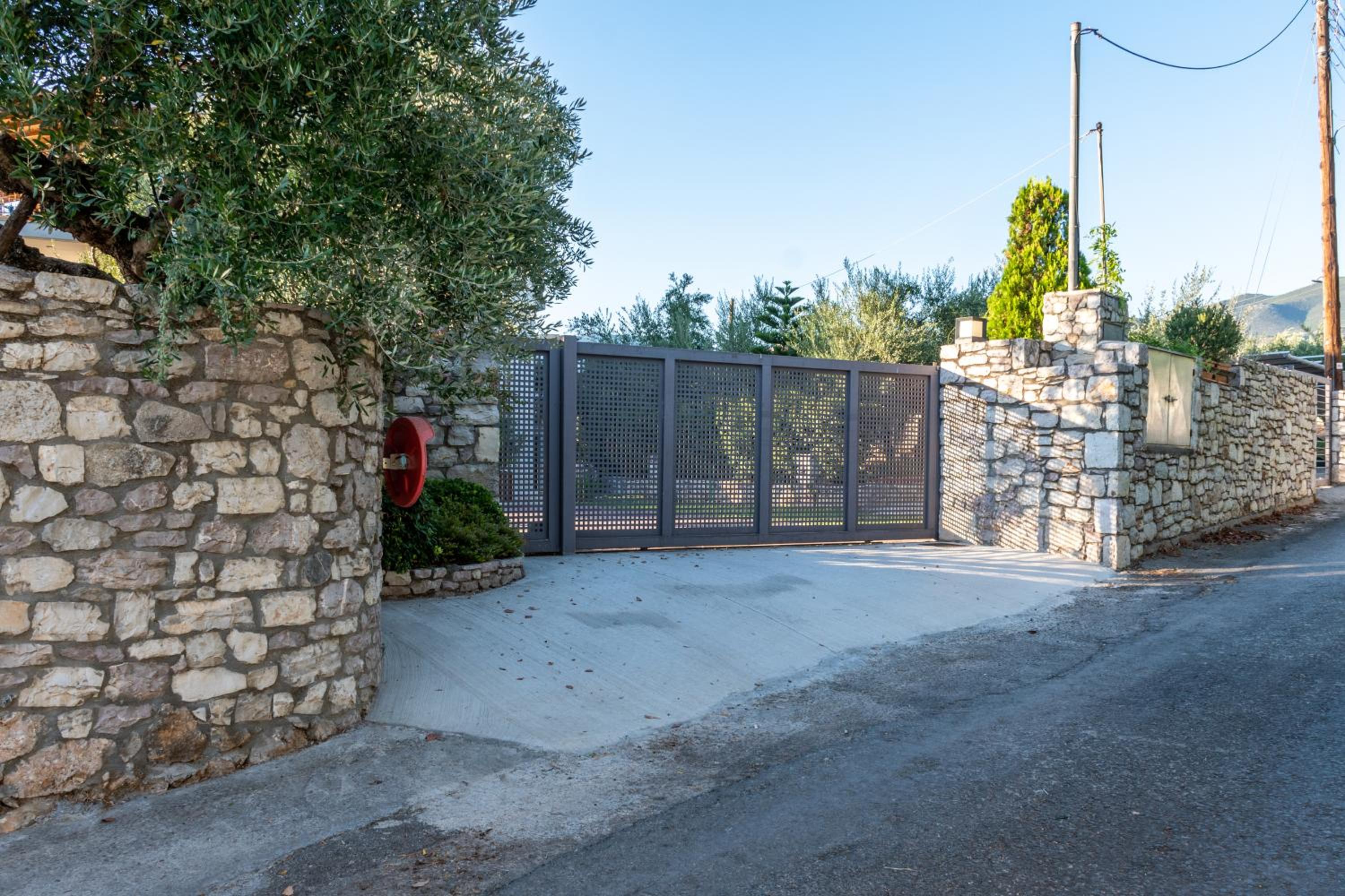 kostas house