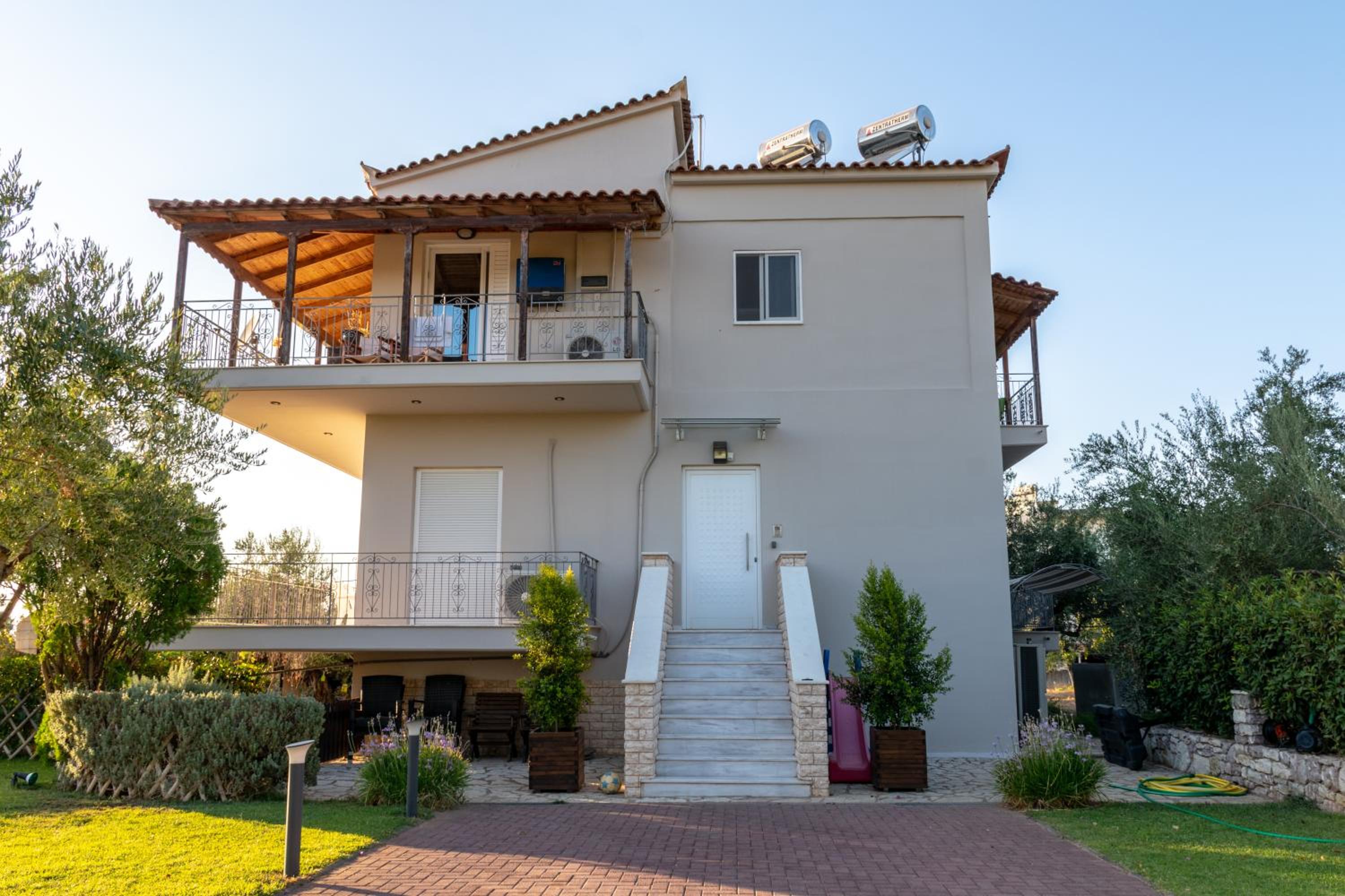 kostas house