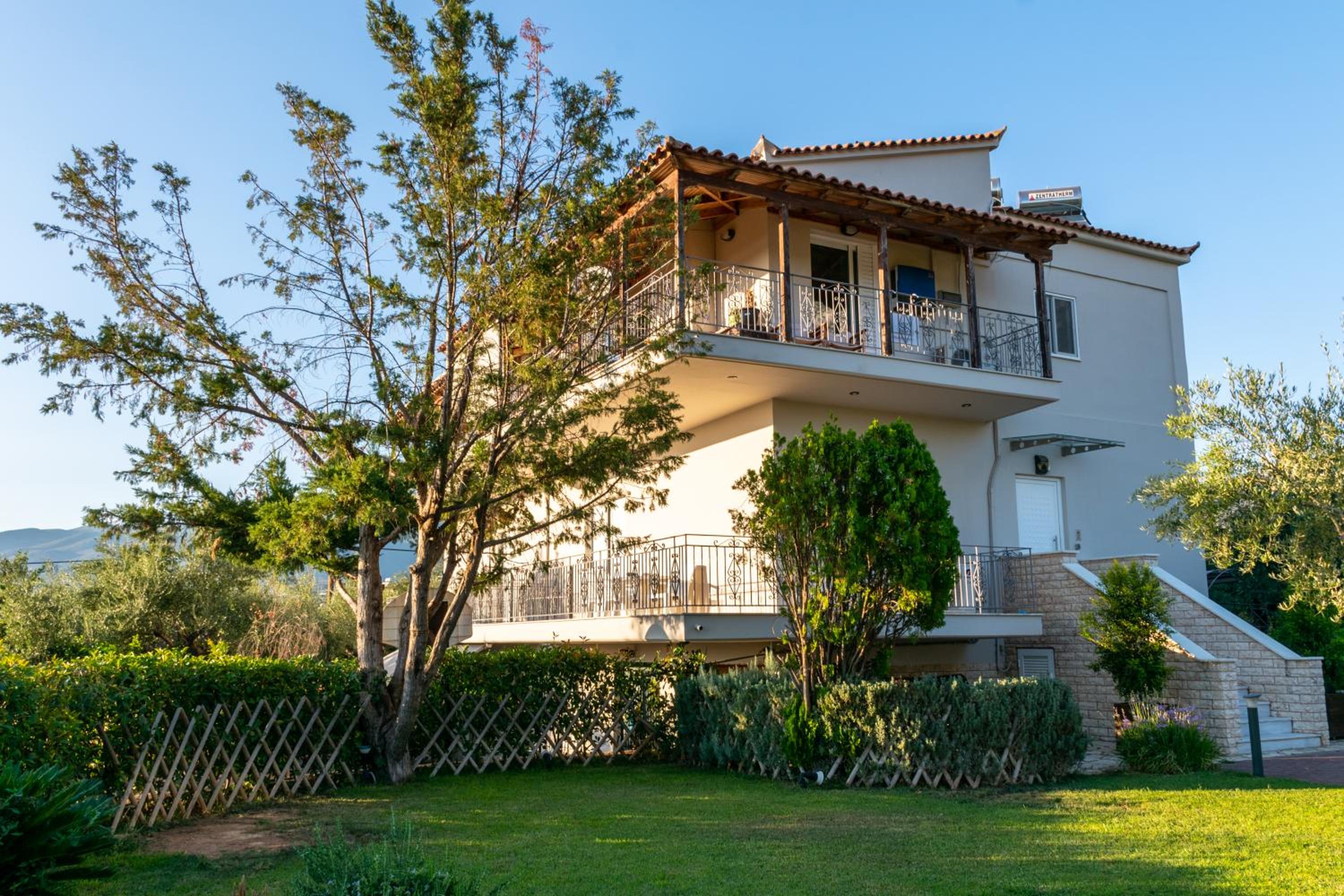 kostas house