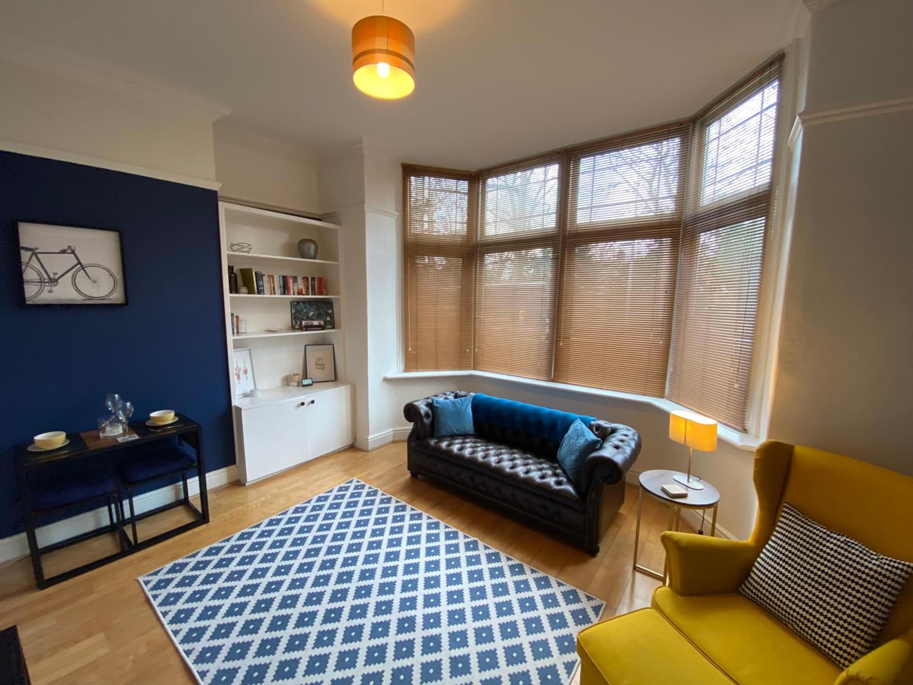 Stylish Apartment With Secure Parking Close to City view 5