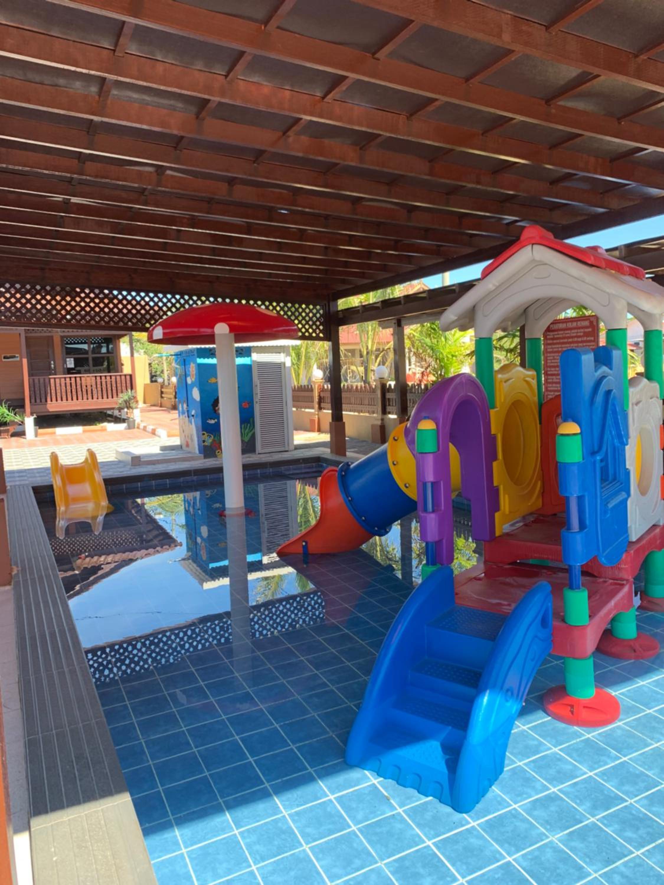 D'Razna Chalet Pantai Seberang Takir photo 1