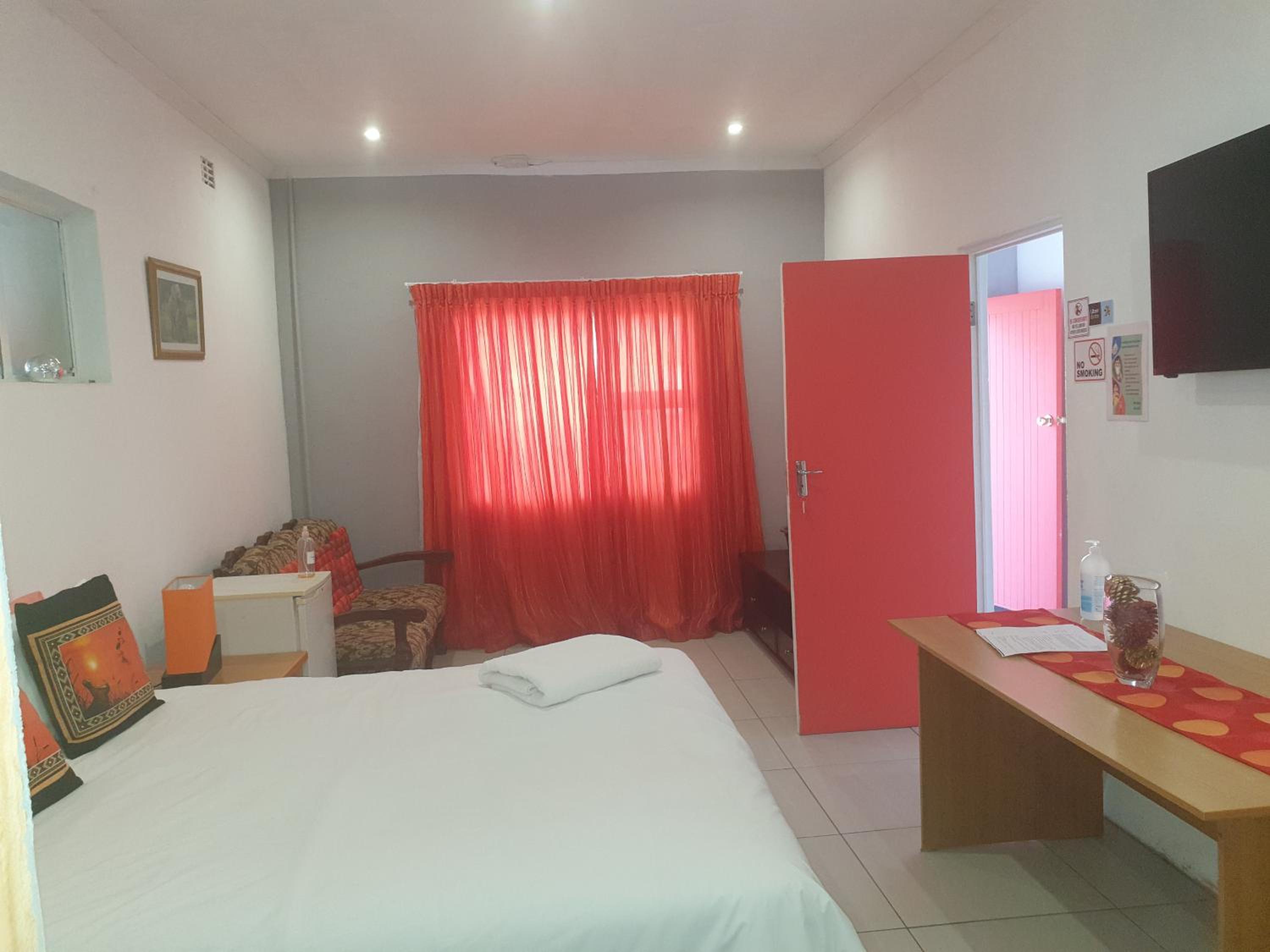 Lyronne Guest house, Shuttle and Tours view 2