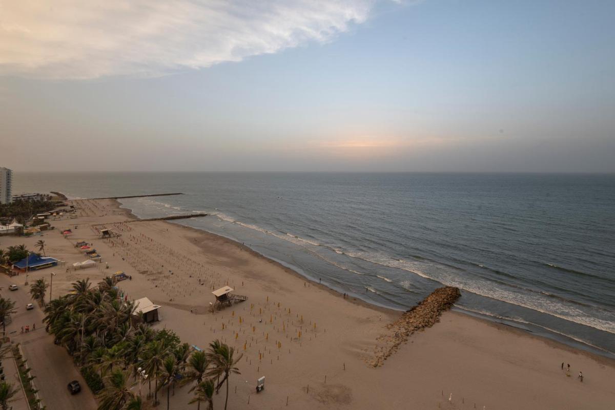 Relaxing 1 BR Beachfront Apartment w Wifi and Pool view 5